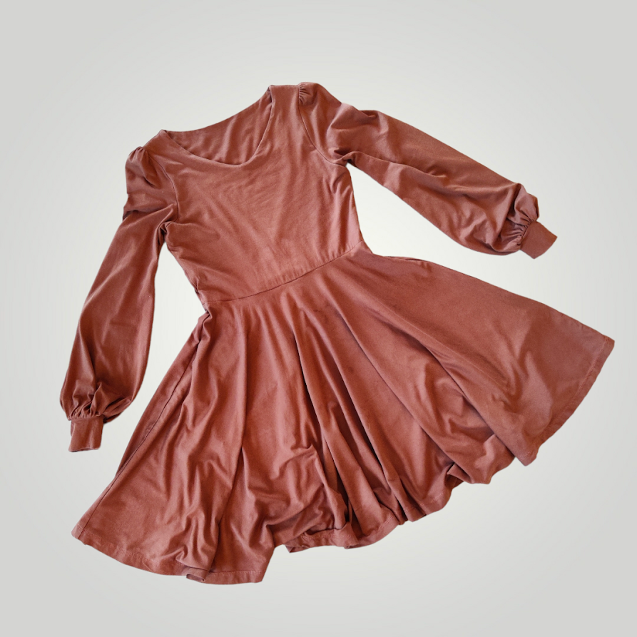 Kjole av Tencel Lyocell Jersey med helsirkelskjørt (flere fargevalg)