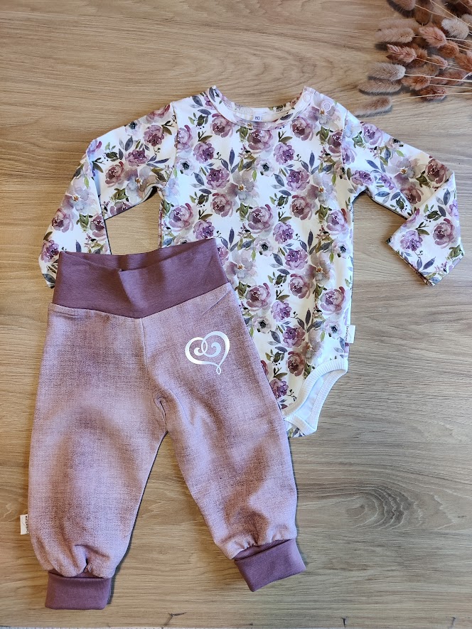 Babybukse - Jeanslook med vinylhjerte