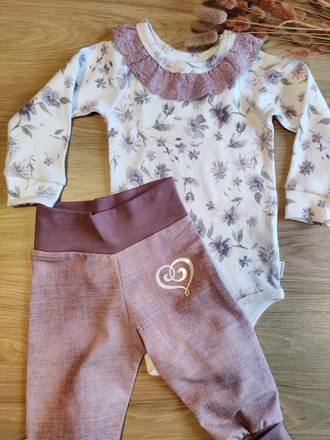 Babybukse - Jeanslook med vinylhjerte