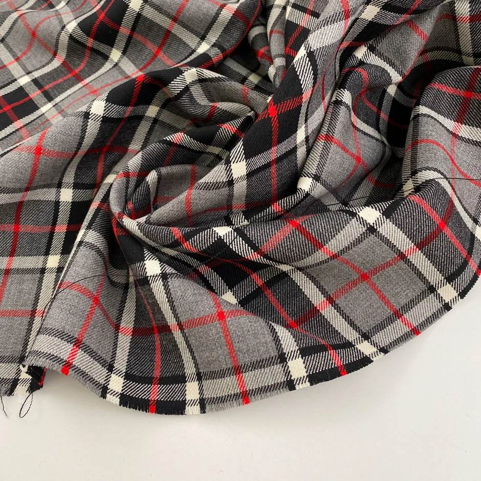 [805] Ullstoff Tartan - Grå Rød