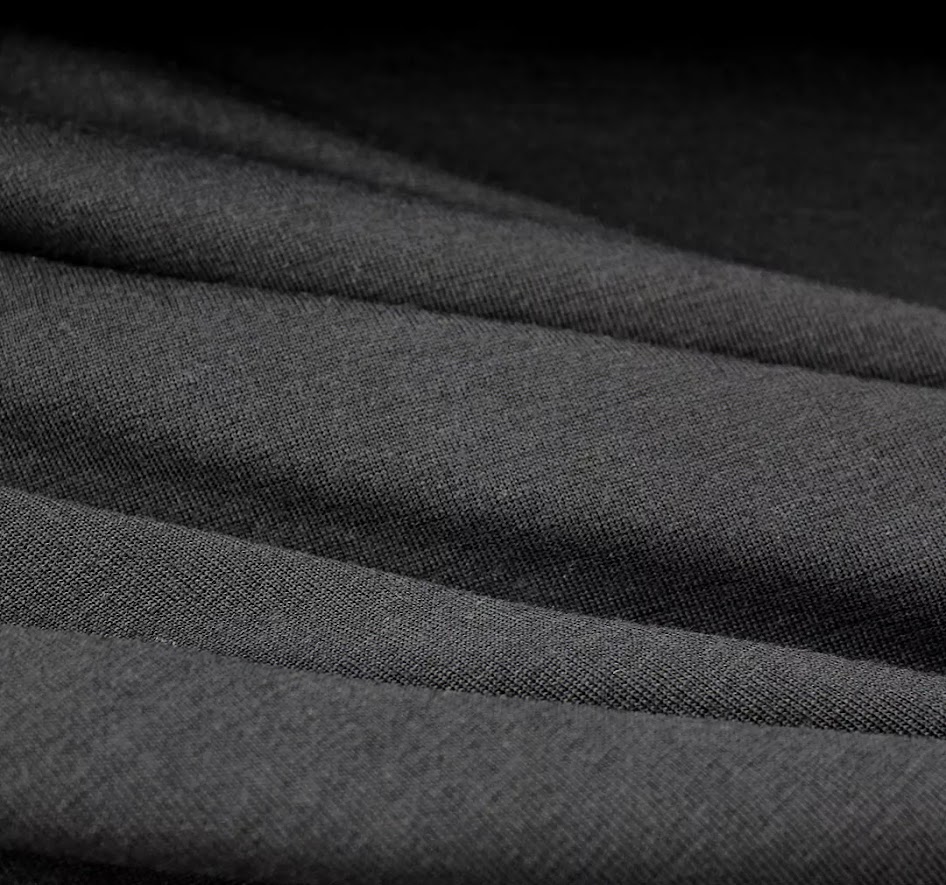 Merinoull Silke Svart