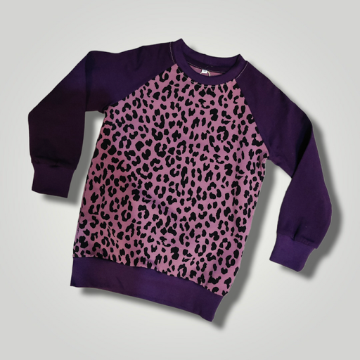 Genser med leopardmønster